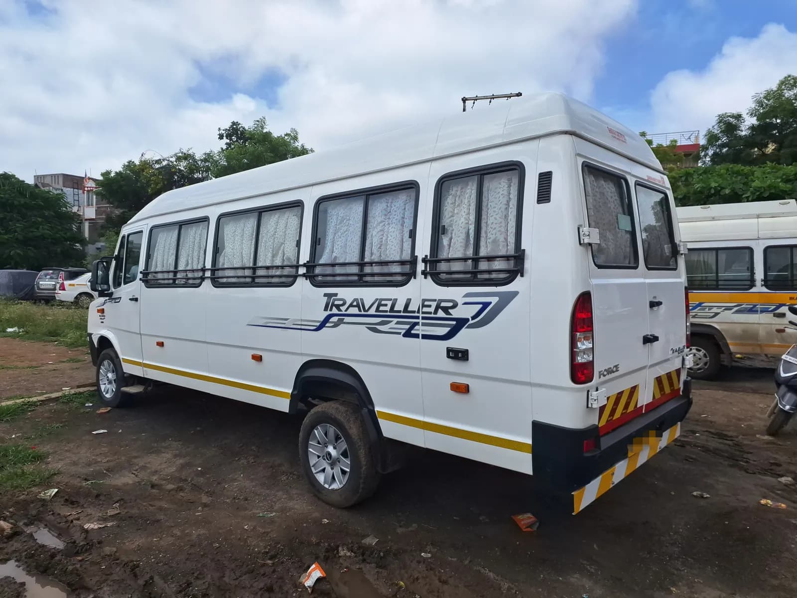 Force Traveller 20-Seater